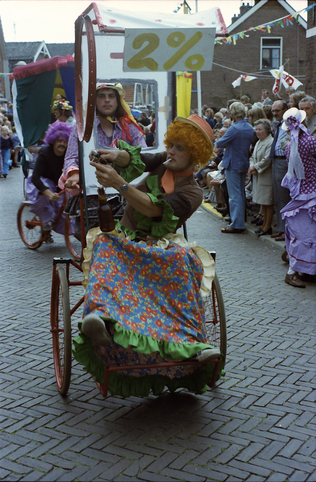 1975 • Optocht allegorische optocht