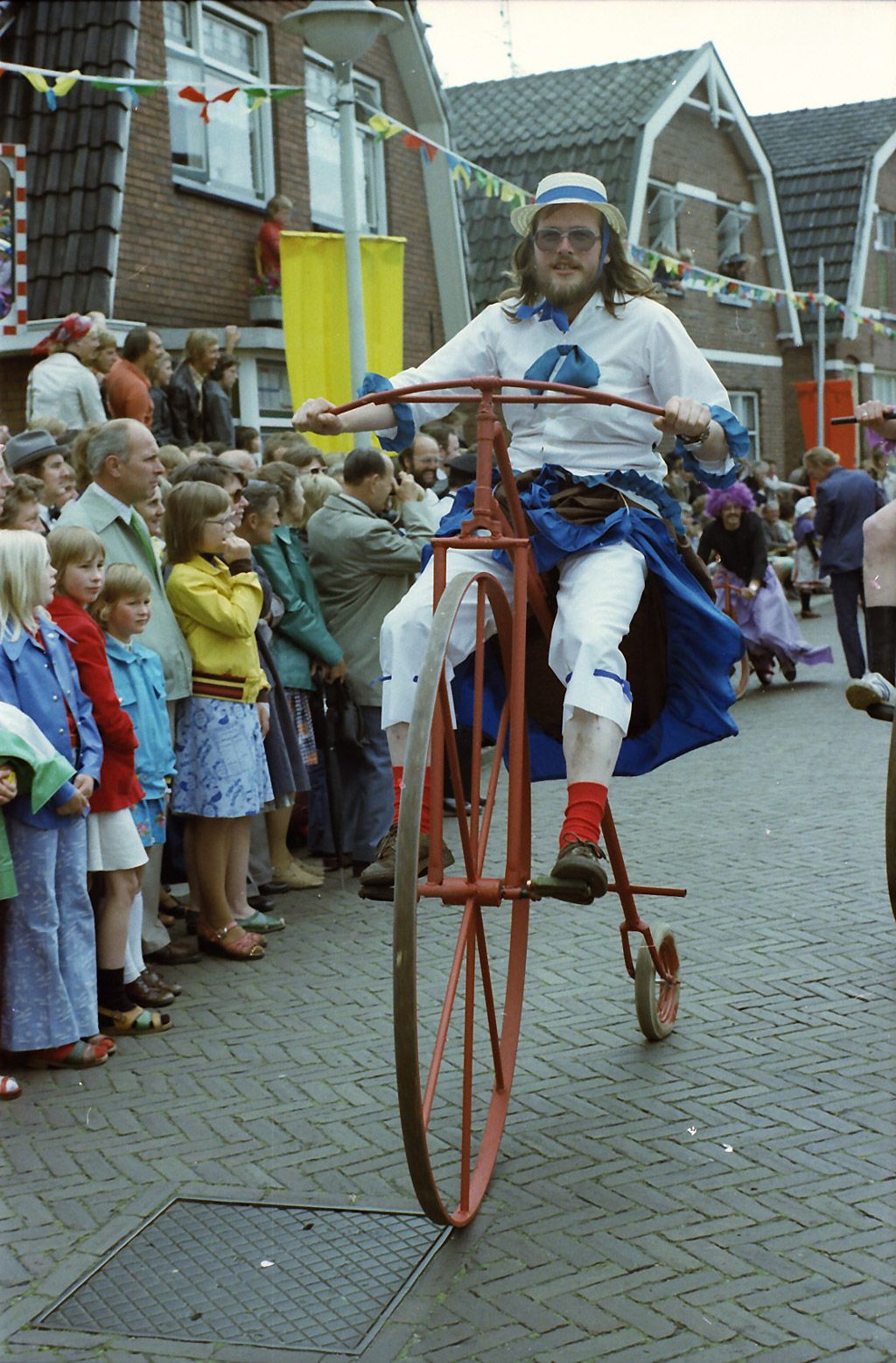 1975 • Optocht allegorische optocht