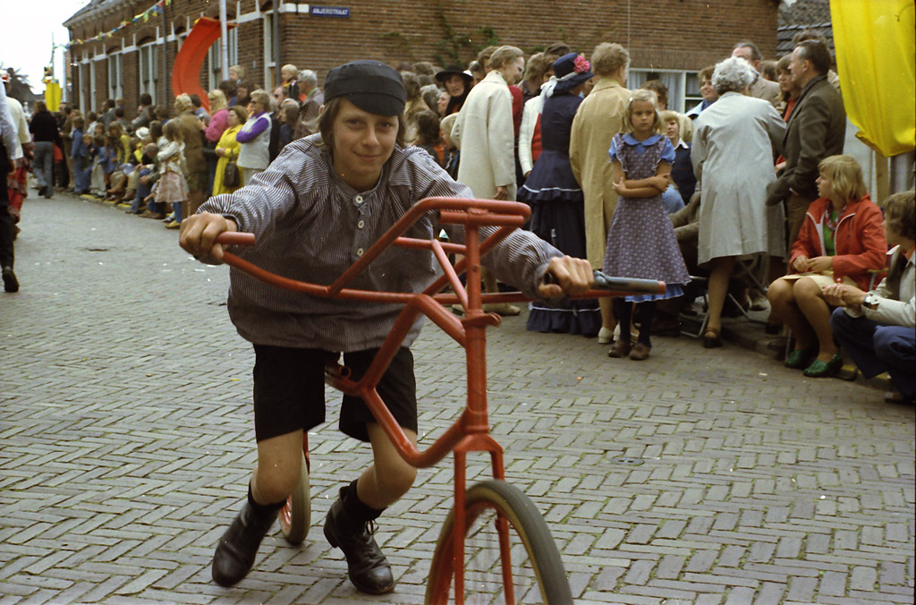 1975 • Optocht allegorische optocht