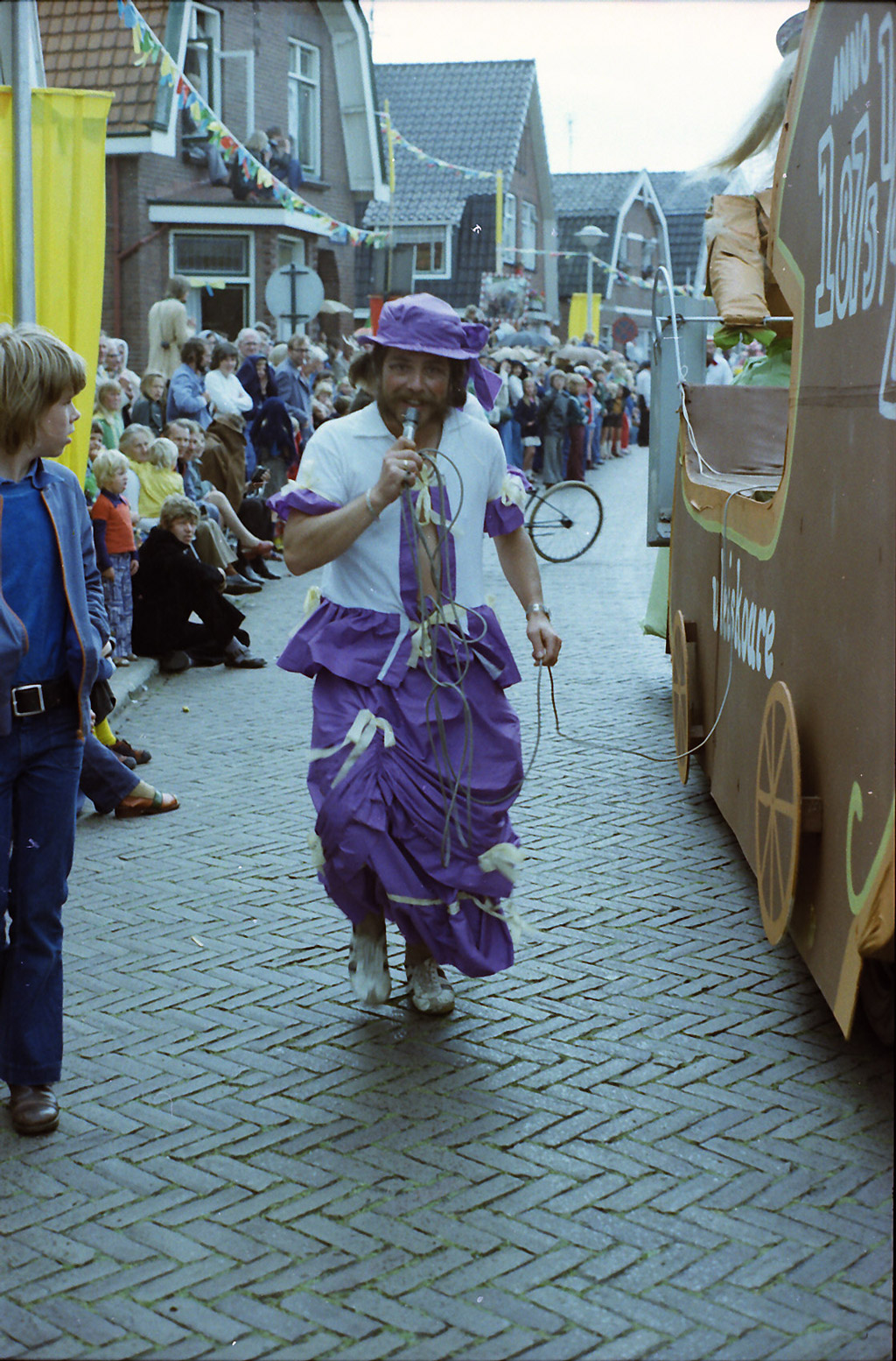 1975 • Optocht allegorische optocht