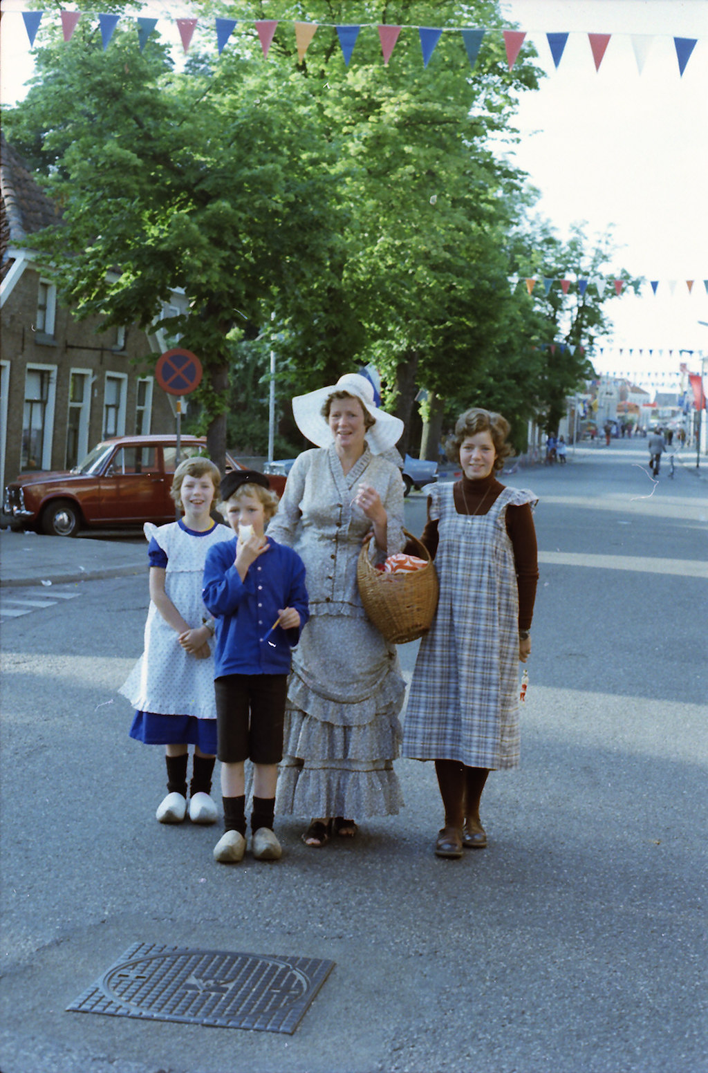 1975 • Schoolfeest divers jubileumjaar