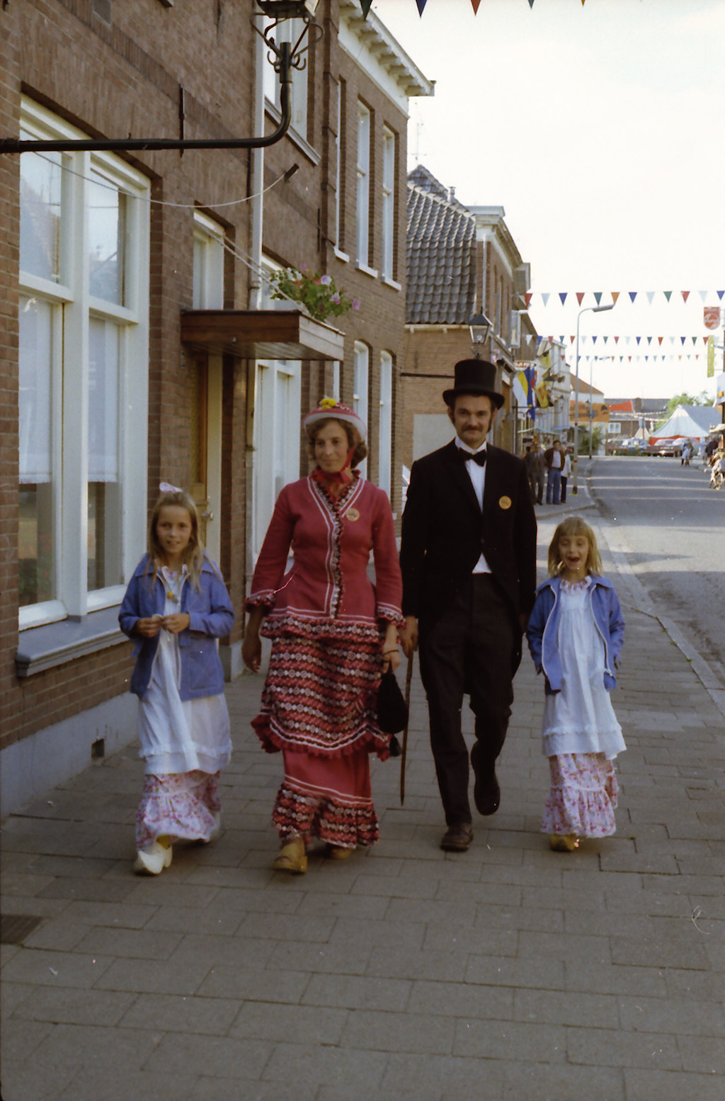 1975 • Schoolfeest divers jubileumjaar