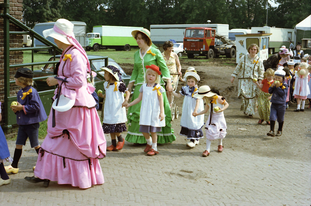 1975 • Schoolfeest divers jubileumjaar