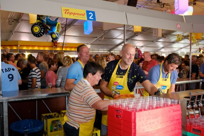 Schoolfeestbestuur bedankt vrijwilligers