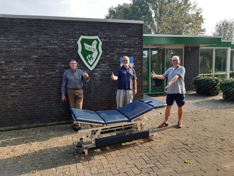 Hector schenkt behandeltafel aan het Schoolfeest