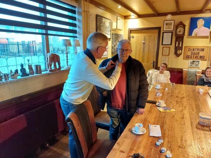 Herman van Ommen krijgt bijzondere Schoolfeestonderscheiding