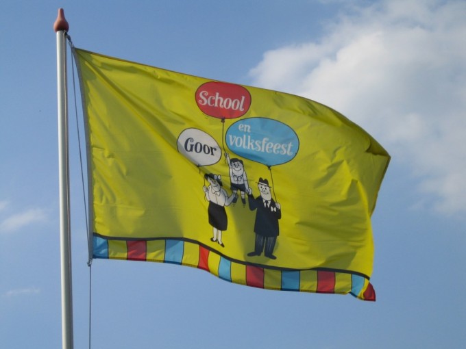 De Schoolfeestvlag kan uit !