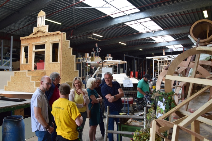 Veel bezoekers bij open dag Schoolfeestloodsen