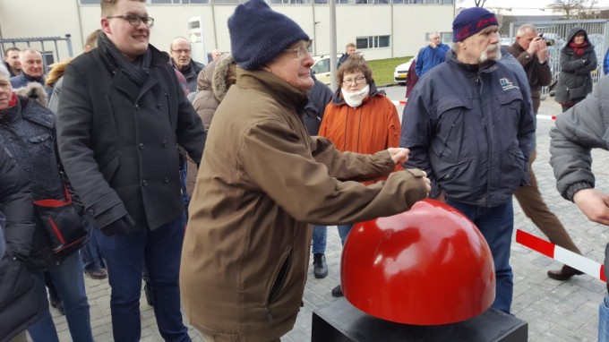 Rob Moormann opent nieuwe Schoolfeestloods